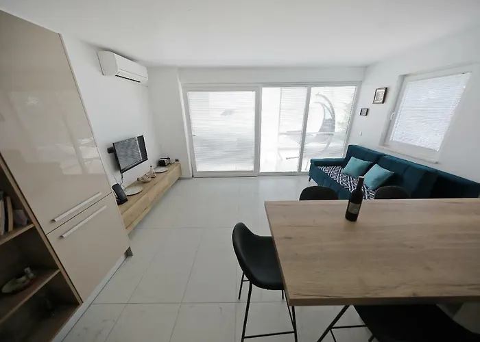 Luxury Sunset Penthouse With Seaview بيتريتْشاني