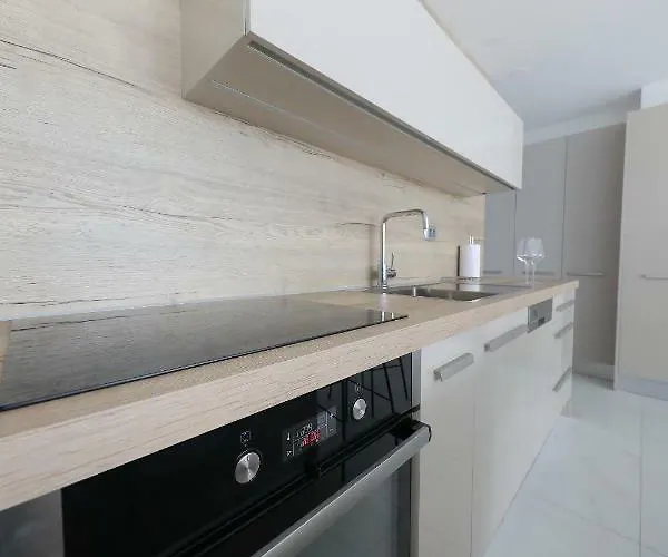 Luxury Sunset Penthouse With Seaview شقة