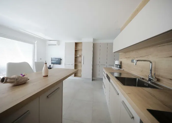 Luxury Sunset Penthouse With Seaview شقة بيتريتْشاني