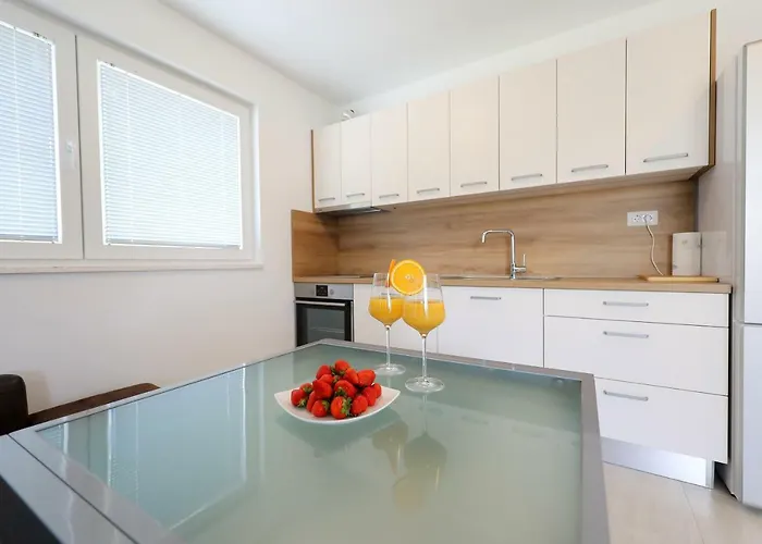 Luxury Sunset Penthouse With Seaview بيتريتْشاني