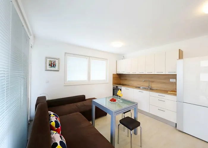 Luxury Sunset Penthouse With Seaview بيتريتْشاني