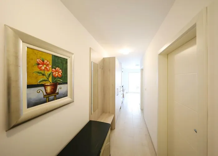 Luxury Sunset Penthouse With Seaview بيتريتْشاني