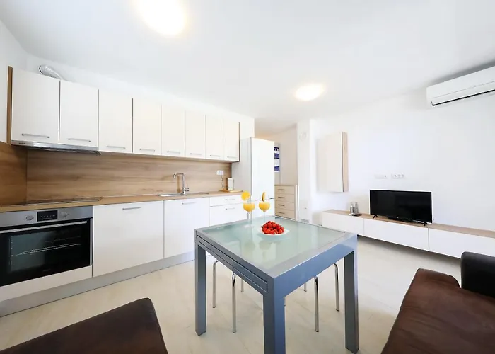 شقة Luxury Sunset Penthouse With Seaview بيتريتْشاني